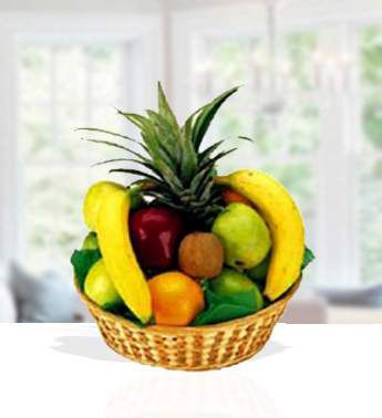 A Simple Fresh Fruit Basket